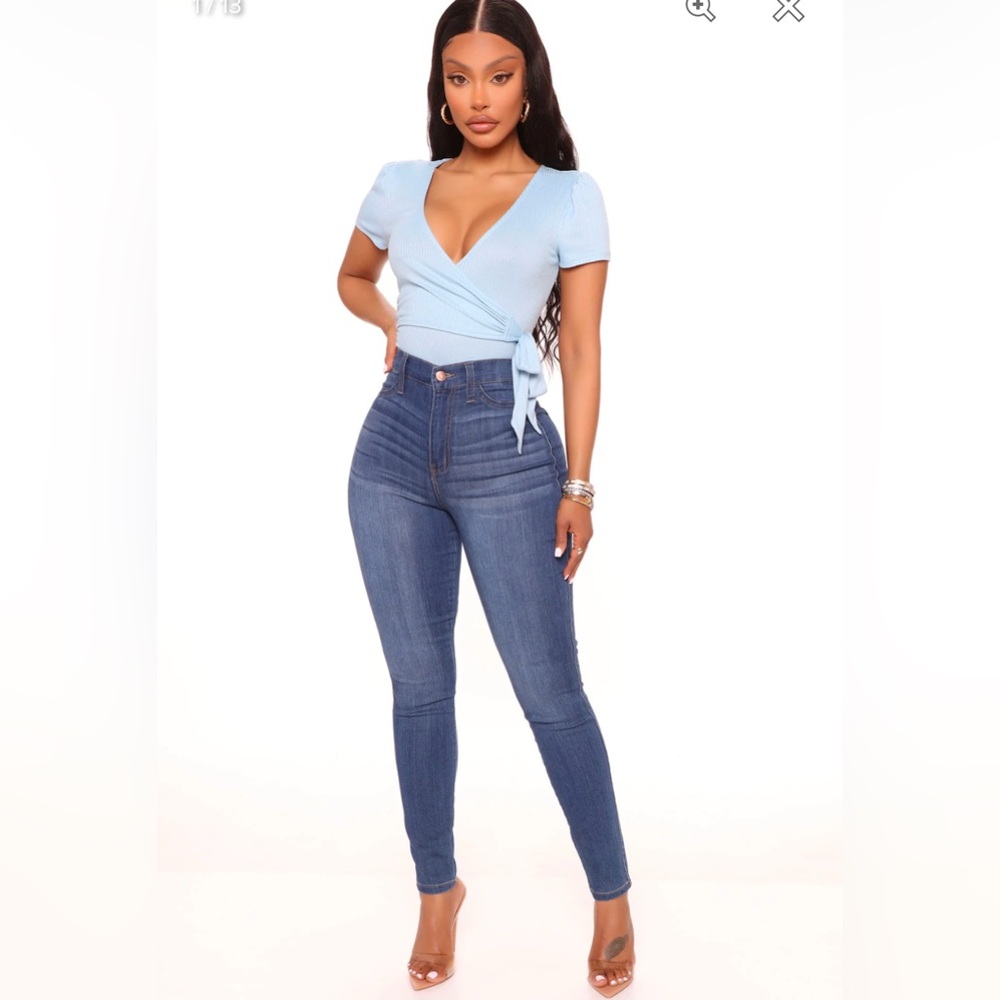 NWT Emma Super Stretch High Rise Skinny Jean - Medium Wash